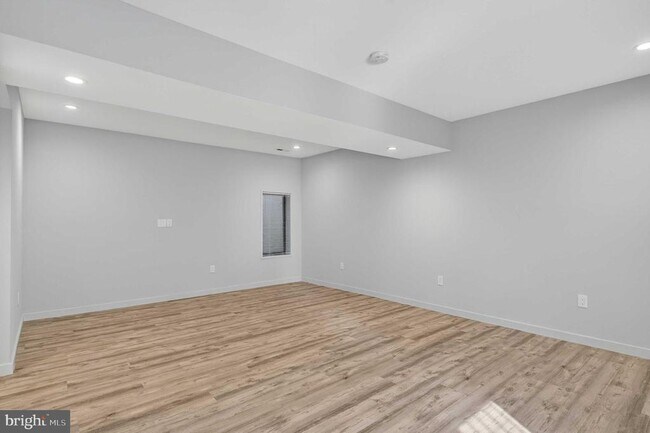 Building Photo - 911 S Oak St