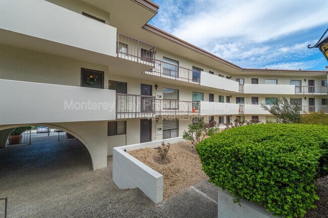 Building Photo - 500 Glenwood Cir