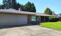 Building Photo - ***Mid-Century Auburn Home on a Quiet Dead...
