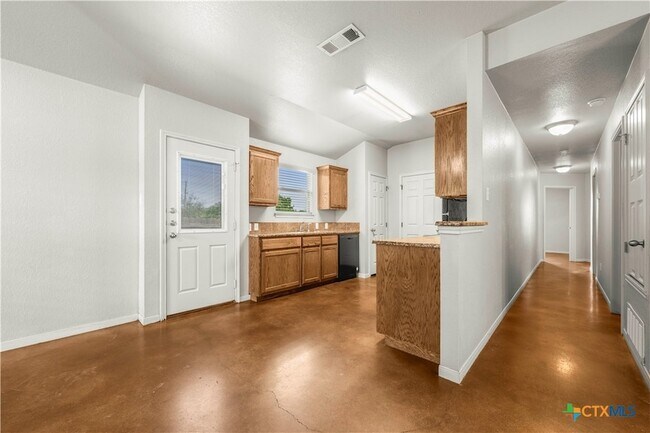 Building Photo - 1521 Aztec Trce
