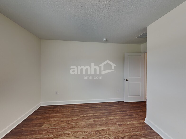 Building Photo - 5783 Hampton Creek Rd