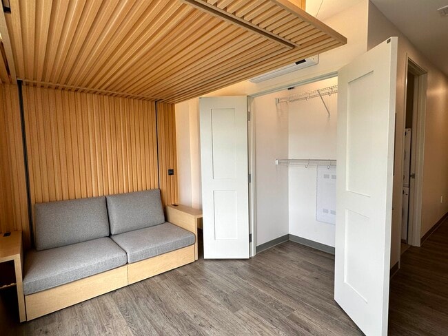 Building Photo - 409 Elm St