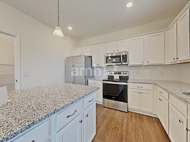 Building Photo - 4900 Chutney Dr