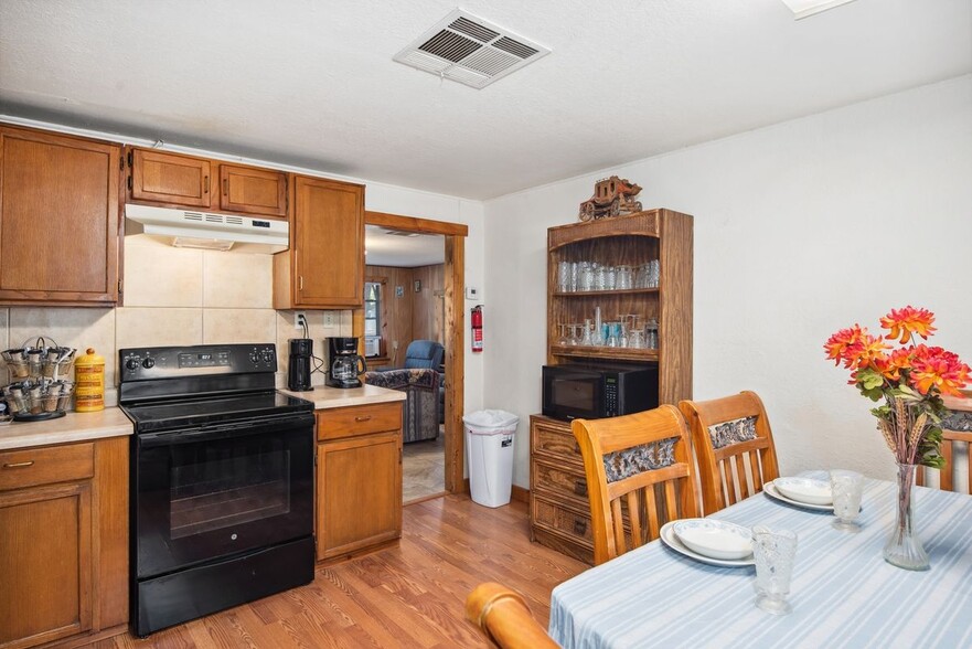 Building Photo - 820 Carrizo Canyon Rd