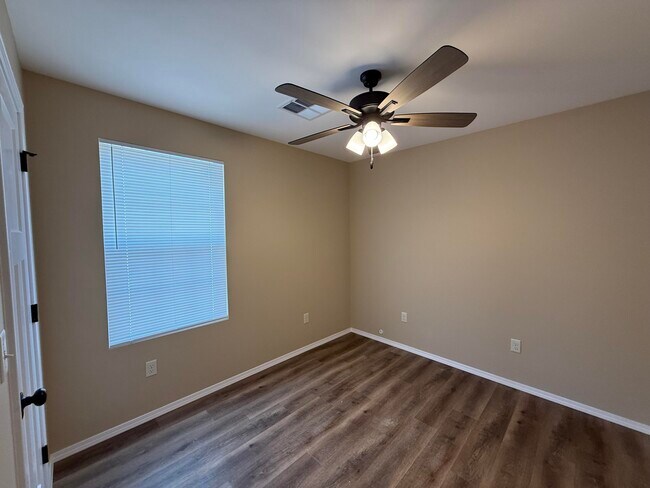 Building Photo - 202 Ruby Ln