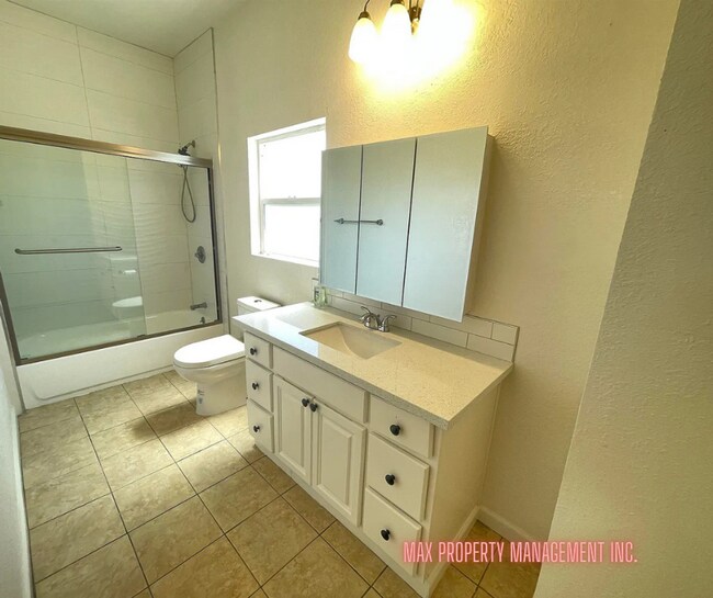 Building Photo - 5483 Wadean Pl