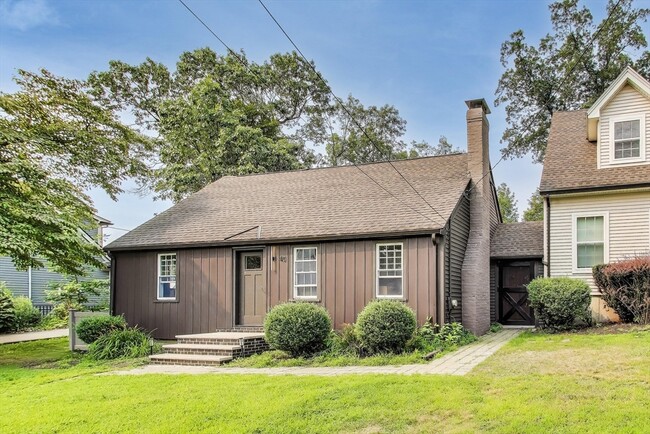 Building Photo - 40 Dunster Ln