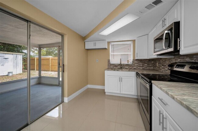 Building Photo - 9100 Lunar Ln