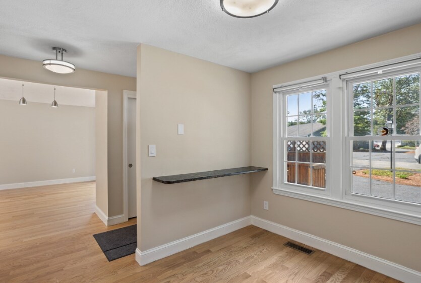 Building Photo - 134 Russet Ln