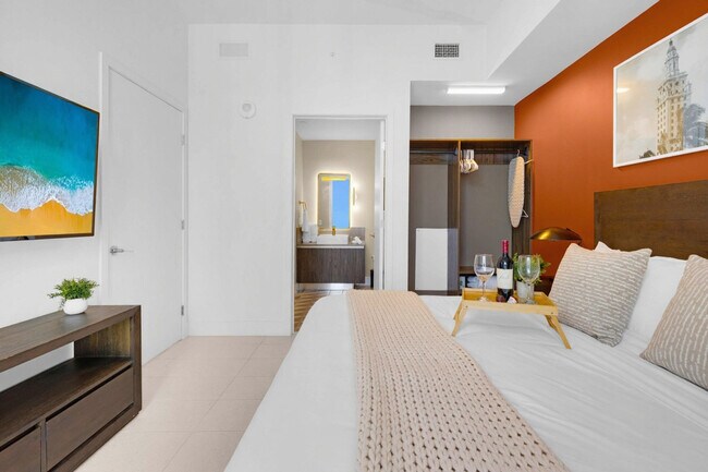 Building Photo - 601 NE 1st Ave