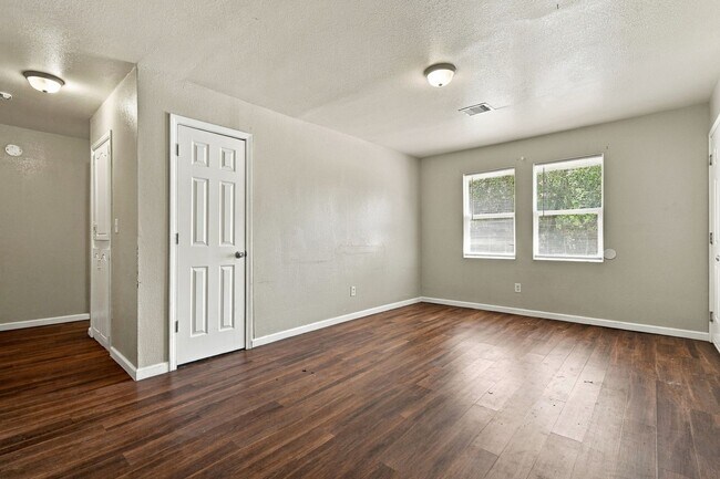 Building Photo - 3709 E 27th Pl