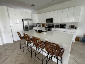 Building Photo - 4337 Laurel Pl