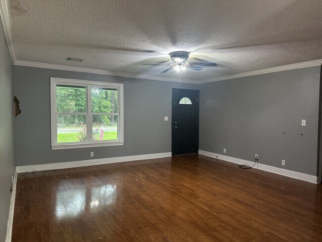 Building Photo - Charming Cottage in Beverly Hills Subdivision