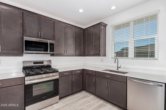 Building Photo - 3351 S Lily