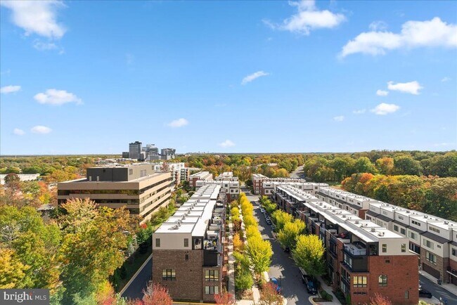 Building Photo - 11760 Sunrise Valley Dr