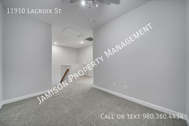 Building Photo - 11910 Lacroix St