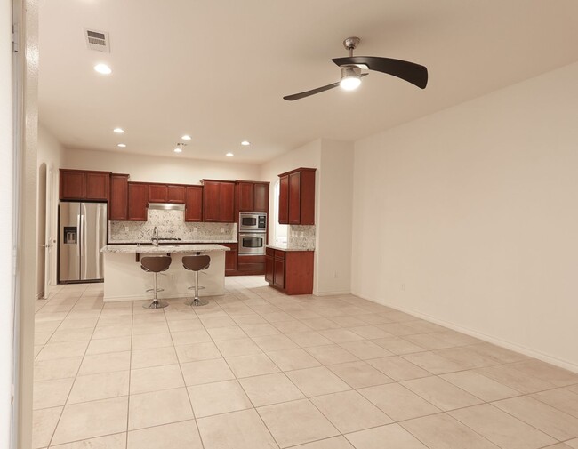 Building Photo - Beautiful 3 Bedroom Home In Summerlin Guar...