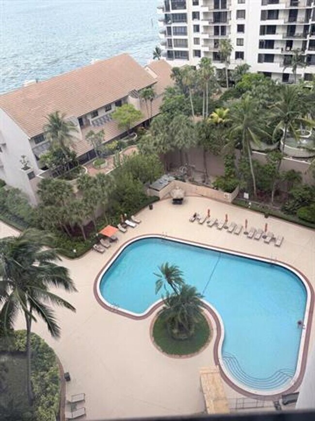 Building Photo - 540 Brickell Key Dr