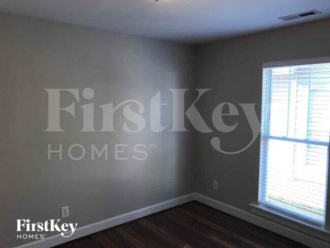 Building Photo - 153 Creekstone Tr