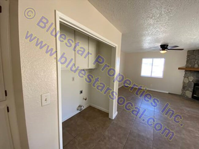 Building Photo - Just Listed in Apple Valley!!!