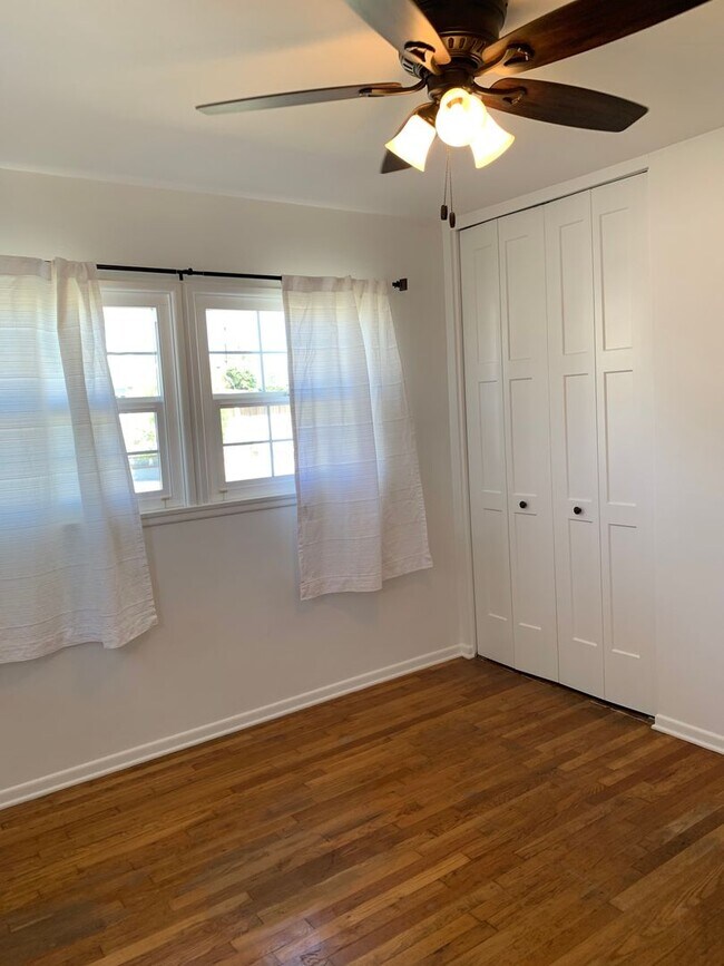 Building Photo - Spacious 3+3 Single Story Home w/ office -...
