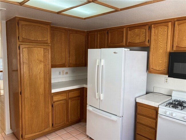 Building Photo - 2300 Maple Ave