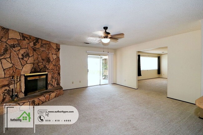 Building Photo - 160 Woodcliff Dr
