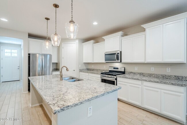 Building Photo - 9910 E Theia Dr