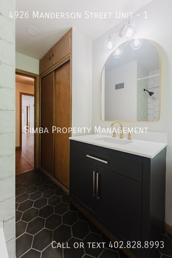 Building Photo - 4926 Manderson St