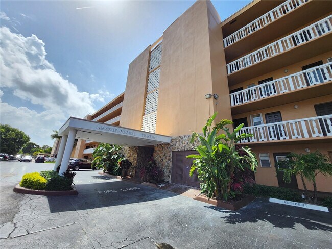 Building Photo - 219 NE 14th Ave