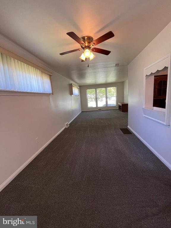 Building Photo - 1213 Farmington Ln