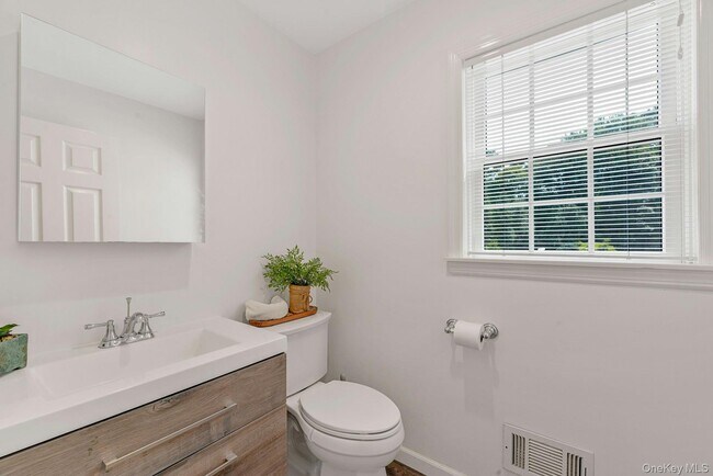 Building Photo - 405 The Short Ln