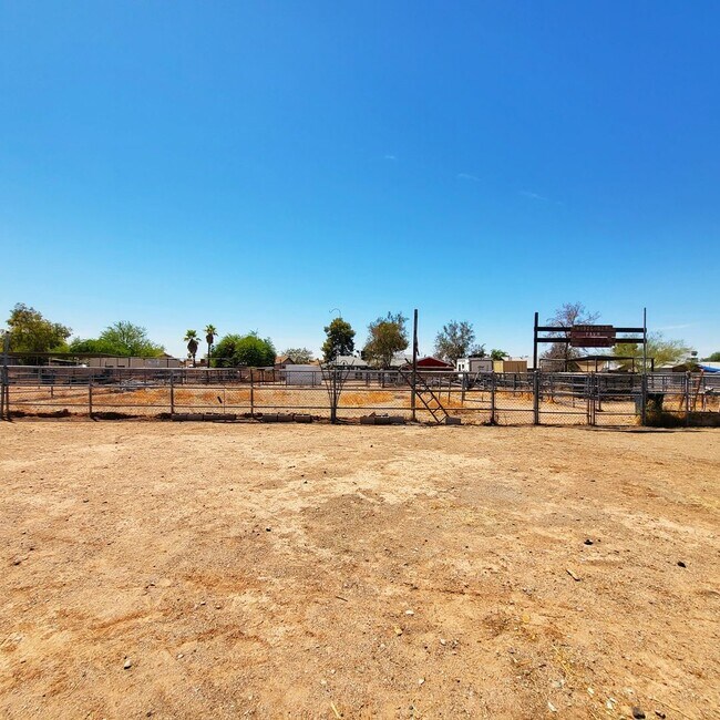 Building Photo - NICE OPEN HOME READY TO RENT!