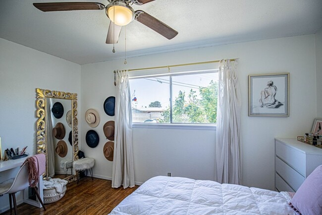 Building Photo - Spacious 3 Bedroom home with Solar Panels