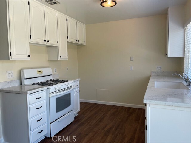 Building Photo - 6331 Balmoral Dr