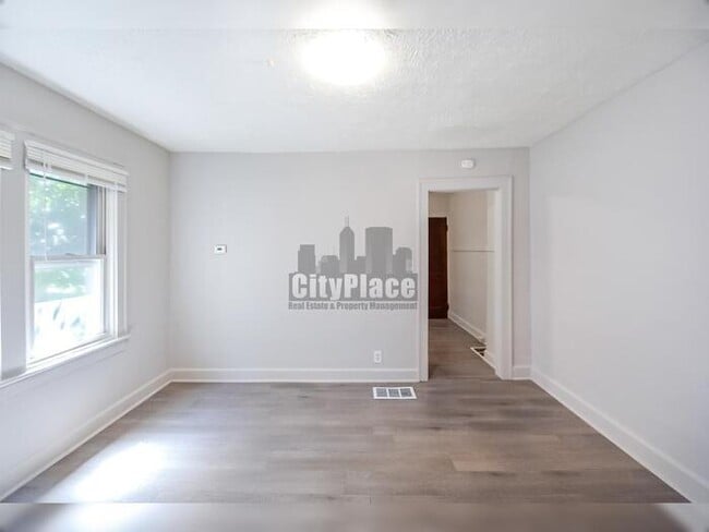 Building Photo - 1465 W 34th St
