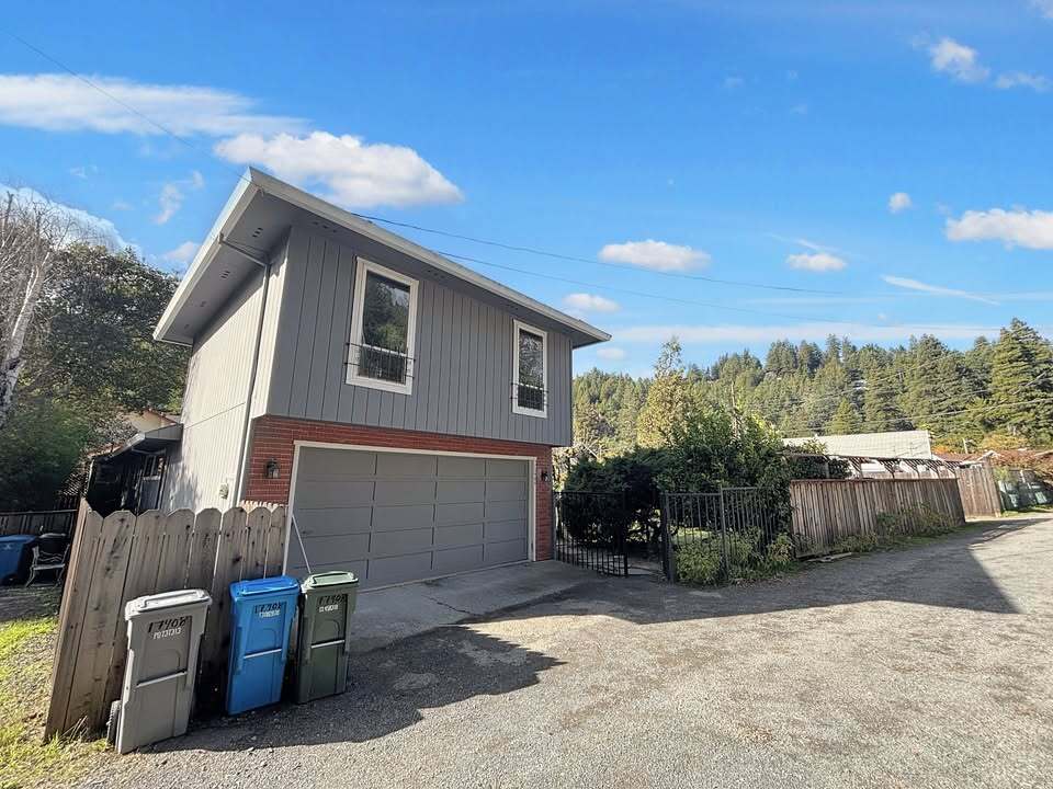 Building Photo - 17408 River Ln