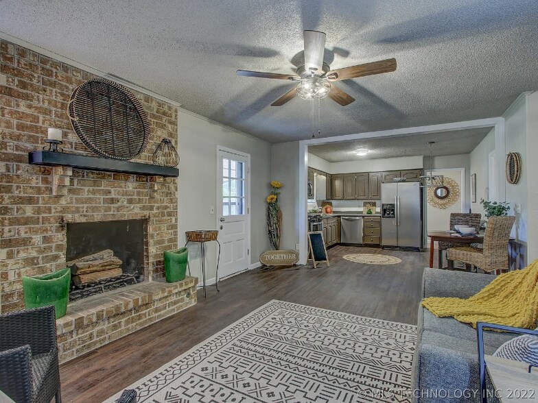 Building Photo - 4301 S Elm St