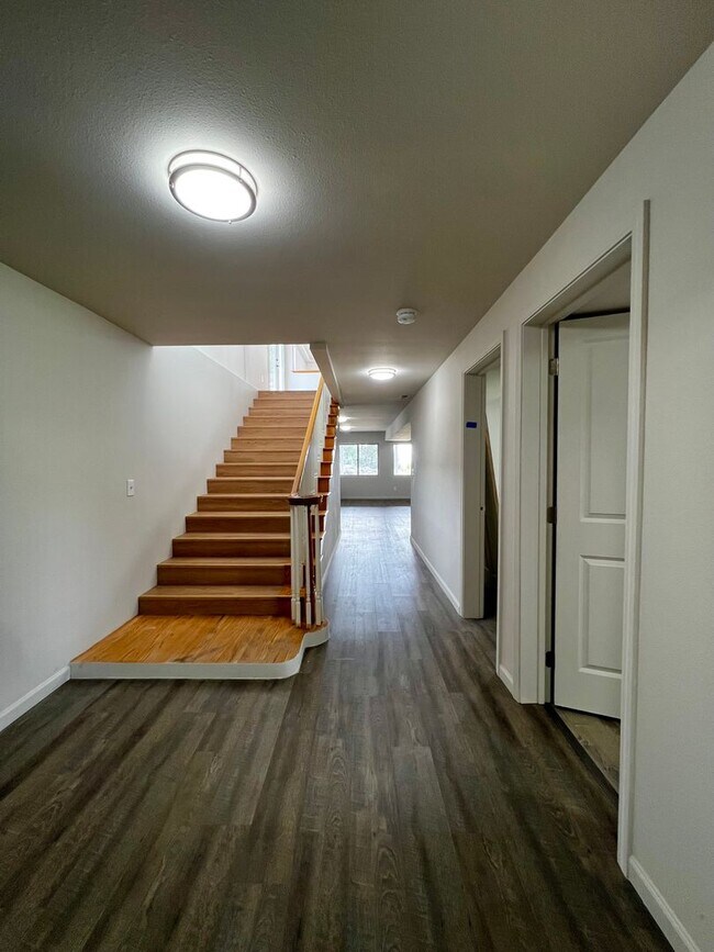 Building Photo - 5204 Roza Hill Dr