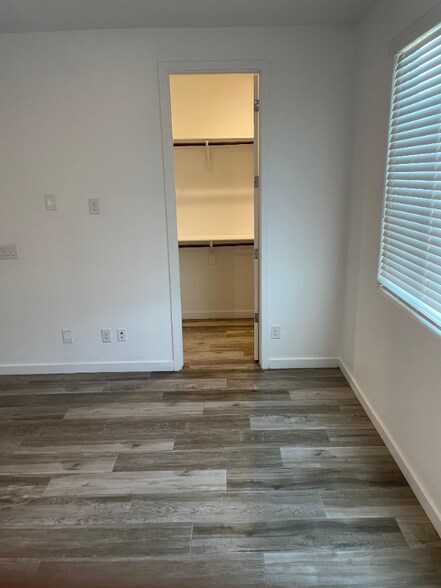 Building Photo - 18796 W Cameron Dr