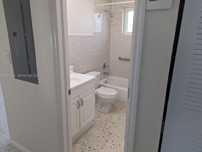 Building Photo - 3556 SW 13th Terrace