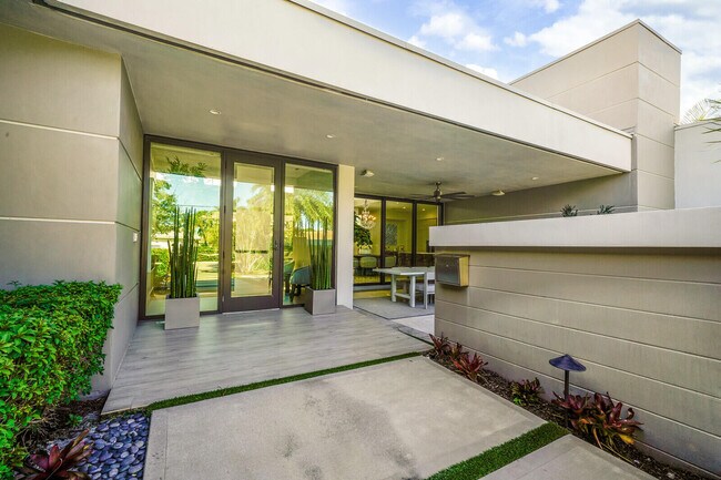 Building Photo - 4011 Bayview Dr