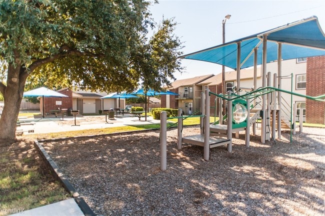 Building Photo - 1 br, 1 bath Apartment - Chatham Green