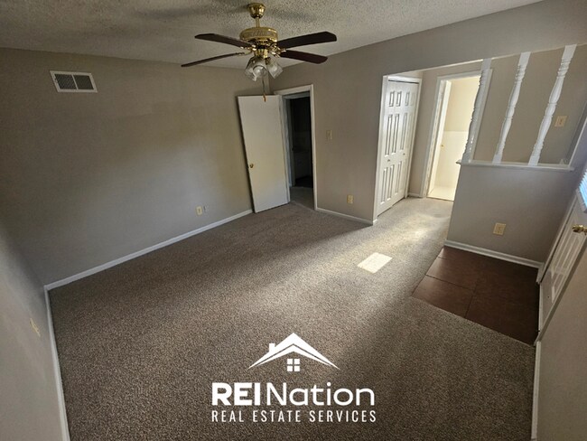 Building Photo - SPRAWLING 4BR/2BA MEMPHIS HOME! | Brick Fireplace & 2-Car Garage | Fenced Yard!