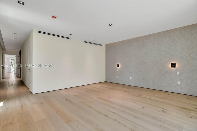 Building Photo - 135 SW 29th Rd