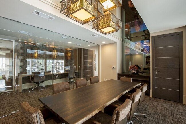 Building Photo - 2111 Westheimer Rd