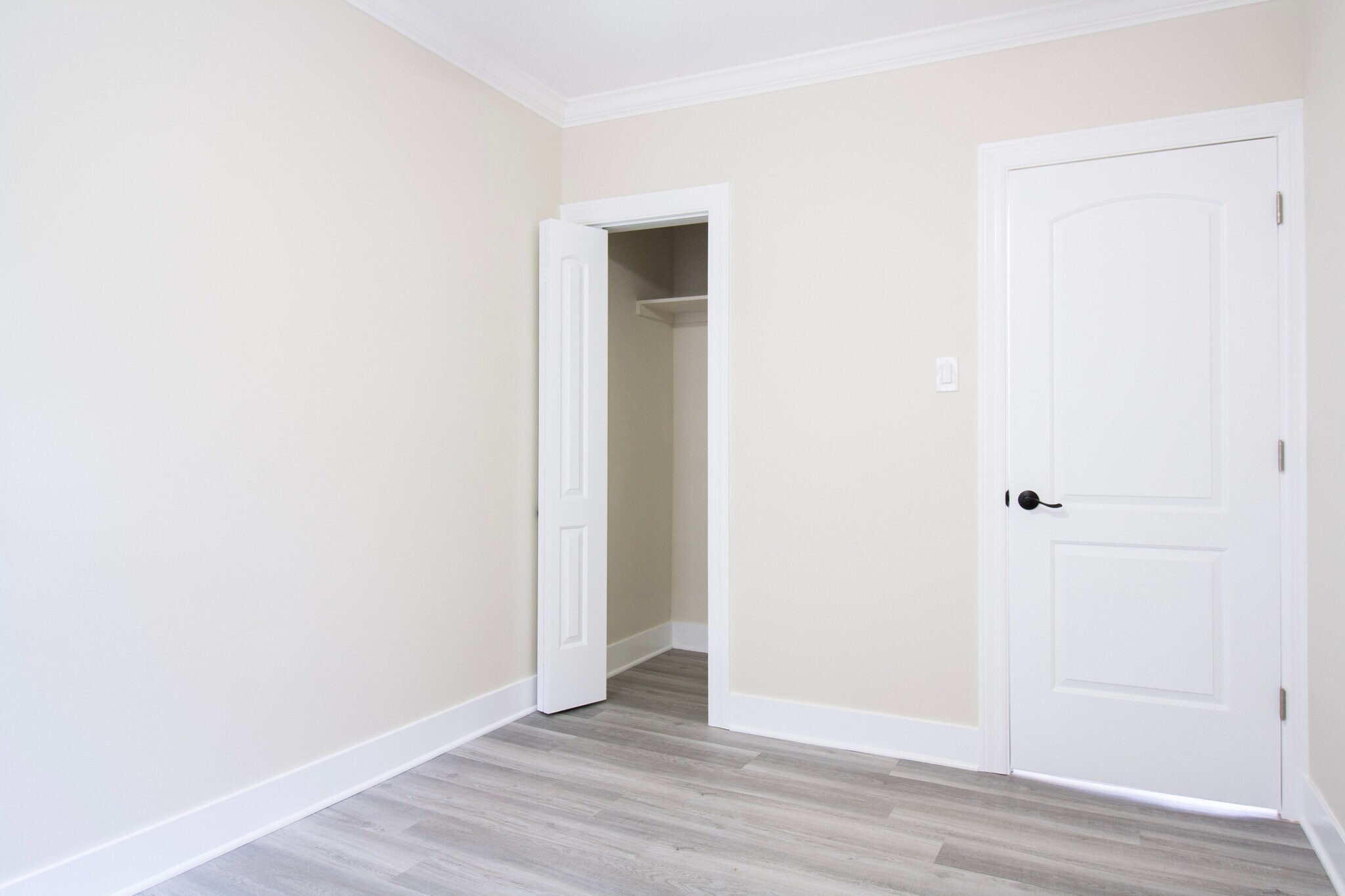 Building Photo - 3845 N Greenview Ave