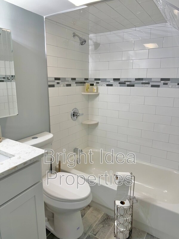 Building Photo - 5819 N 42nd Ave
