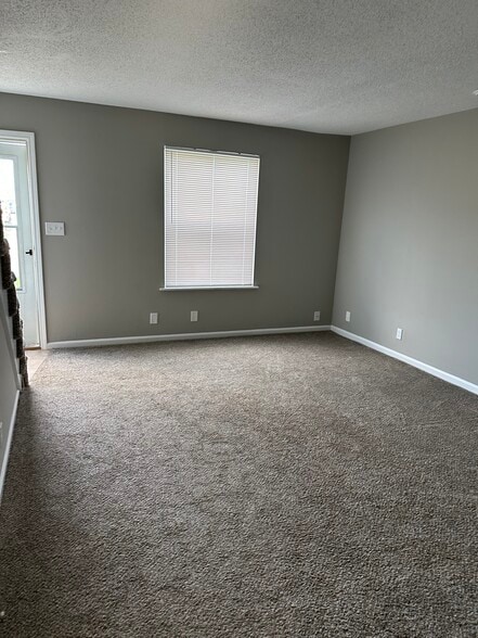 Livingroom - 1044 Pembroke Oak Grove Rd