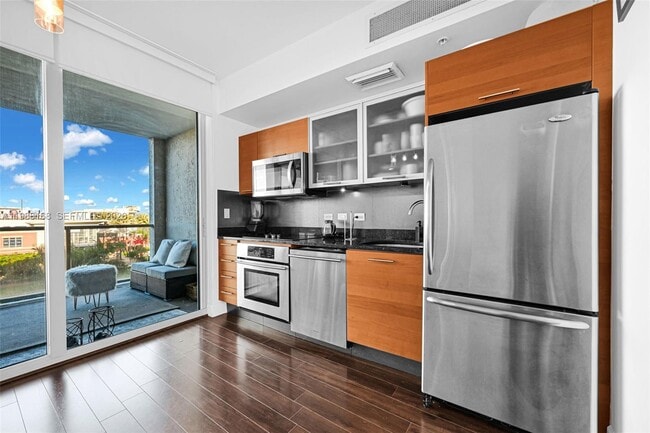 Building Photo - 3451 NE 1st Ave